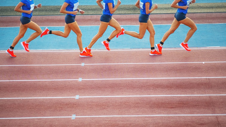 成都蓉城教练组现场观战中韩战，徐正源、金亨镒在场