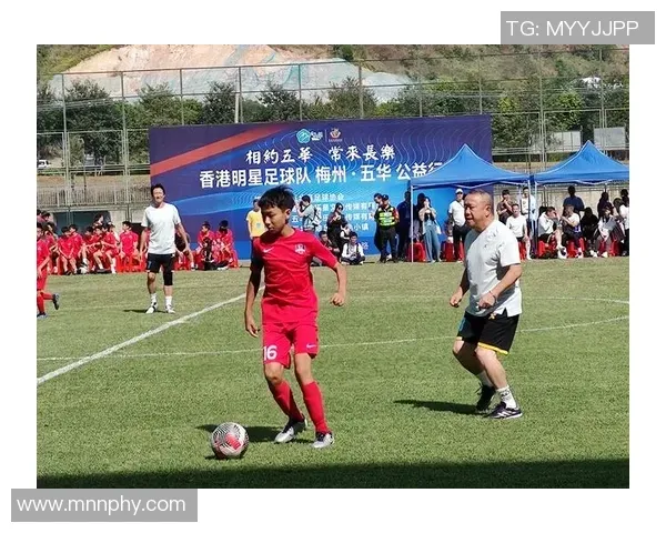 称霸力量举重亚洲赛另辟蹊径 罗镇濠蛇来运转